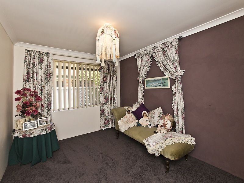2 Limonite Court, Forrestfield WA 6058