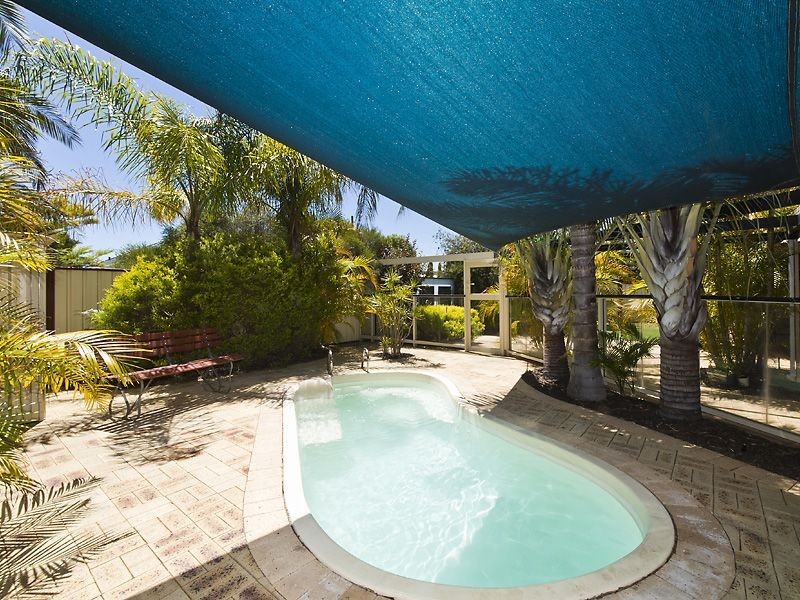 2 Limonite Court, Forrestfield WA 6058