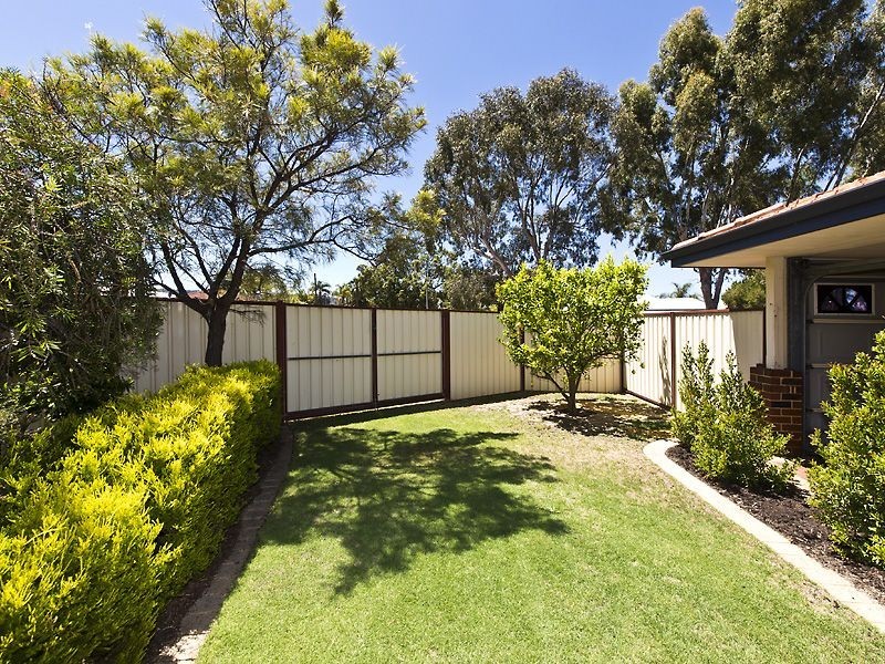 2 Limonite Court, Forrestfield WA 6058