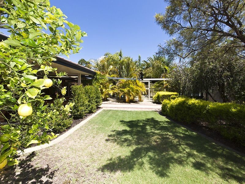 2 Limonite Court, Forrestfield WA 6058