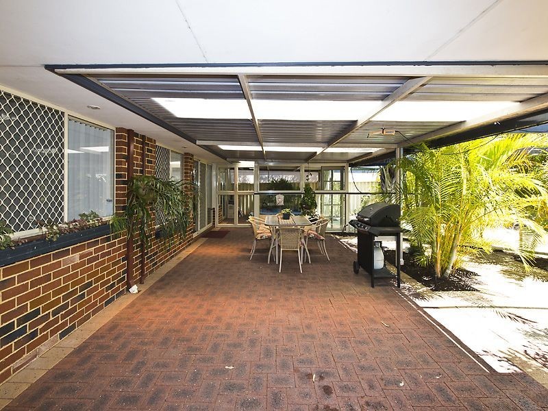 2 Limonite Court, Forrestfield WA 6058