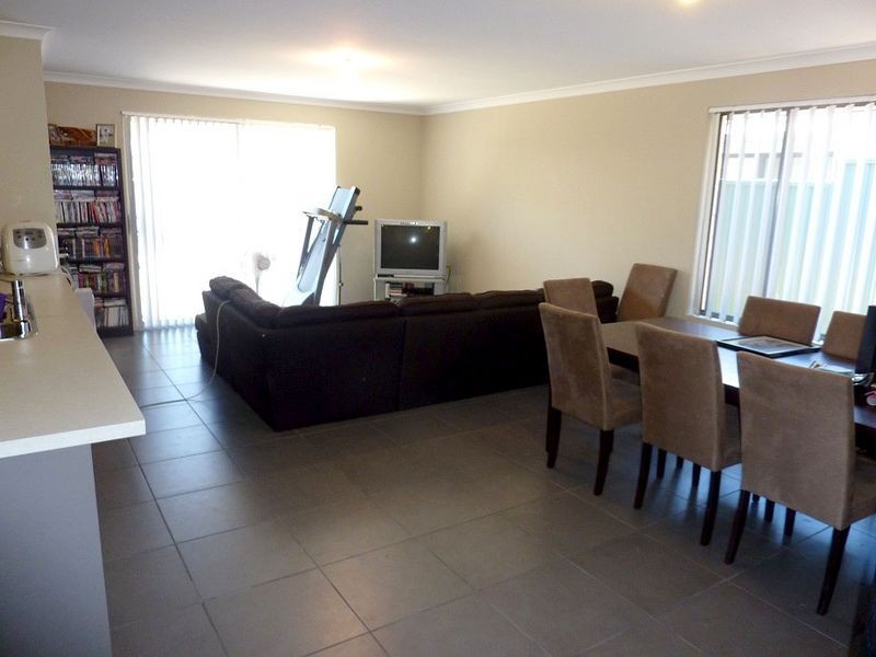 2A Fennell Crescent, Wattle Grove WA 6107