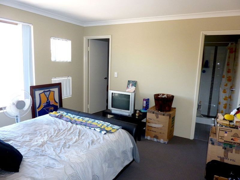 2A Fennell Crescent, Wattle Grove WA 6107