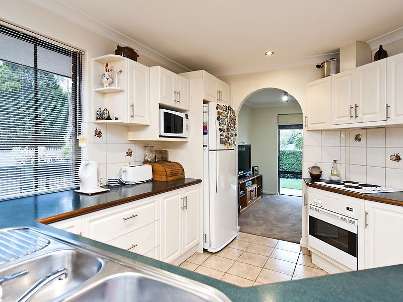 2 Booral Street, Lesmurdie WA 6076