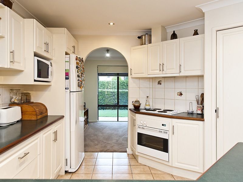 2 Booral Street, Lesmurdie WA 6076