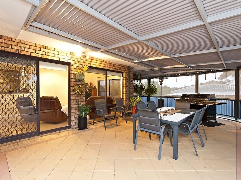 2 Booral Street, Lesmurdie WA 6076