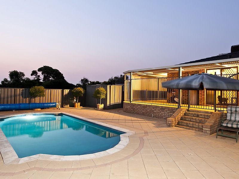 2 Booral Street, Lesmurdie WA 6076