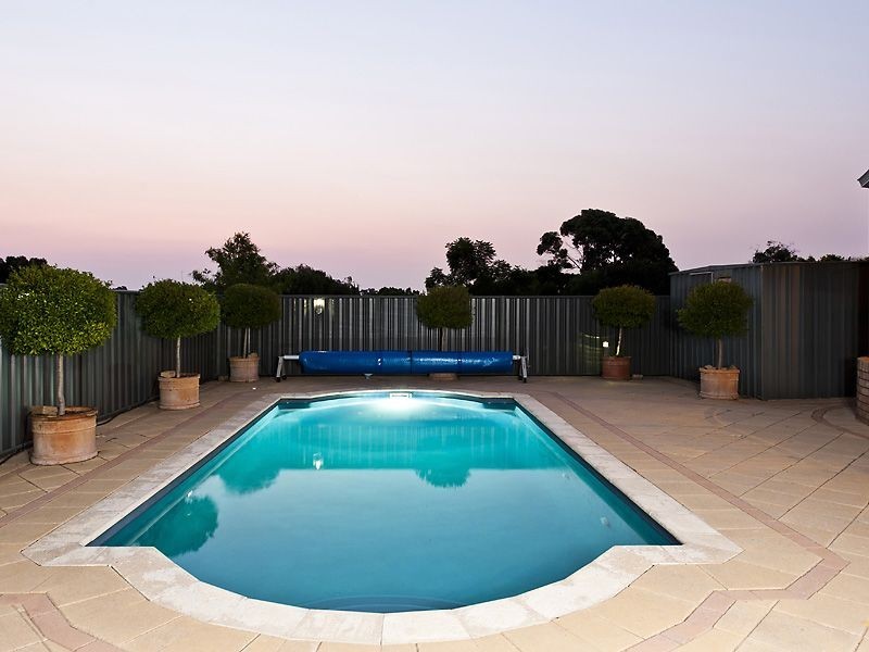 2 Booral Street, Lesmurdie WA 6076