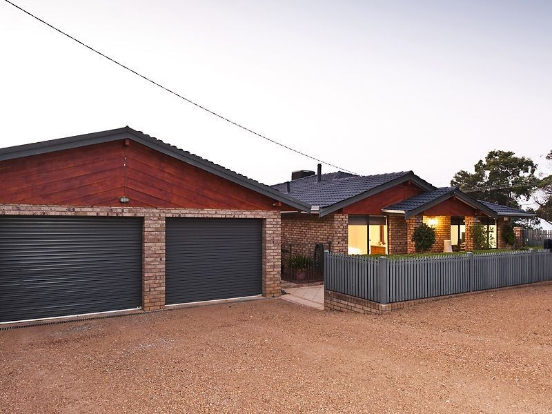 2 Booral Street, Lesmurdie WA 6076