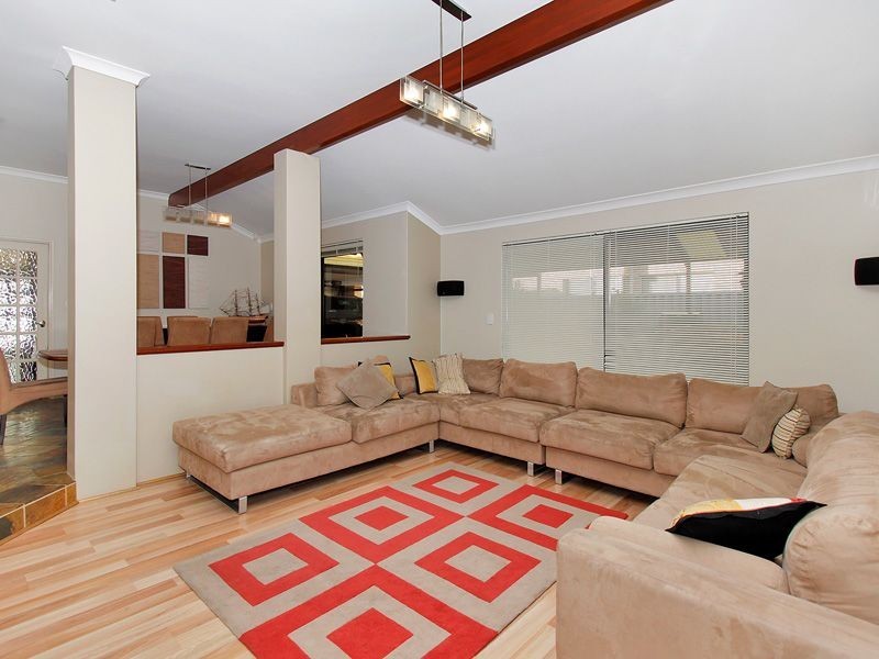 4 Citrine Gardens, Forrestfield WA 6058