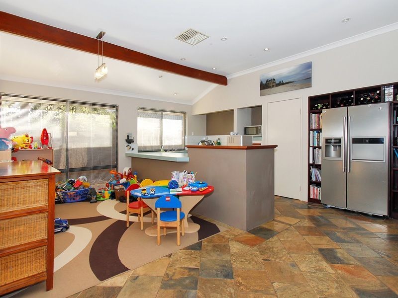 4 Citrine Gardens, Forrestfield WA 6058