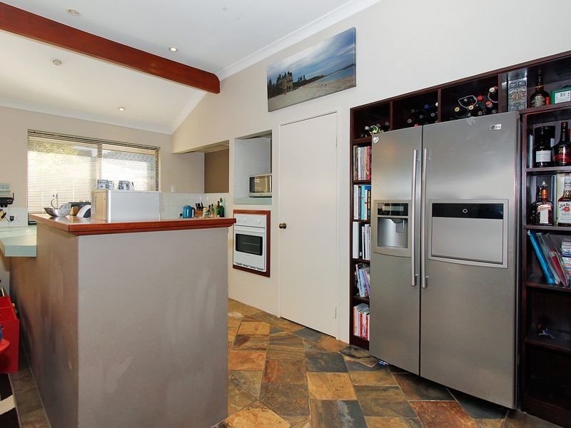 4 Citrine Gardens, Forrestfield WA 6058