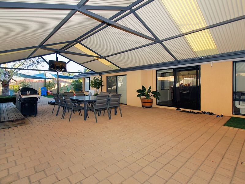 4 Citrine Gardens, Forrestfield WA 6058