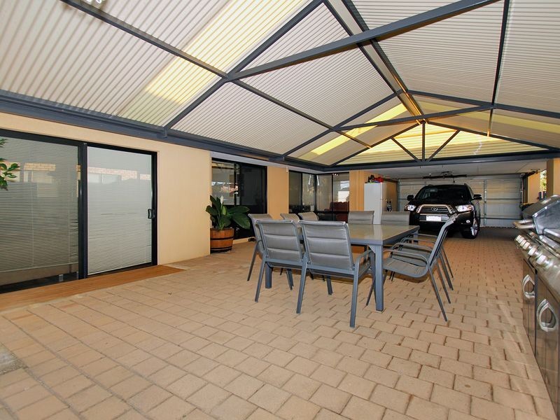 4 Citrine Gardens, Forrestfield WA 6058