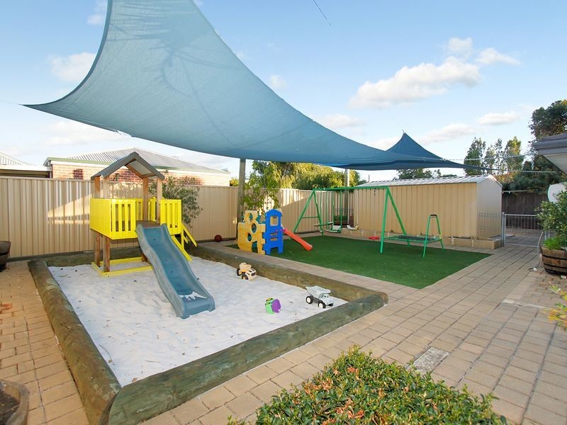 4 Citrine Gardens, Forrestfield WA 6058