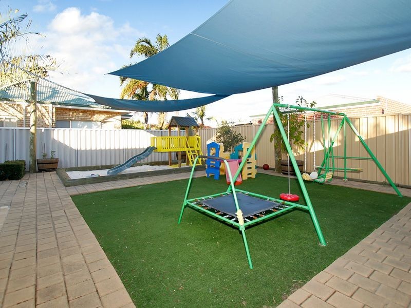 4 Citrine Gardens, Forrestfield WA 6058