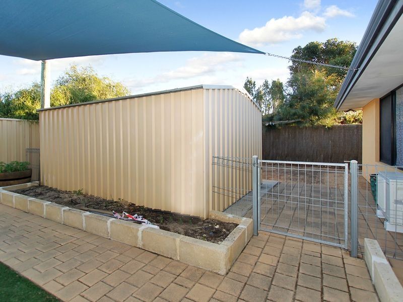 4 Citrine Gardens, Forrestfield WA 6058