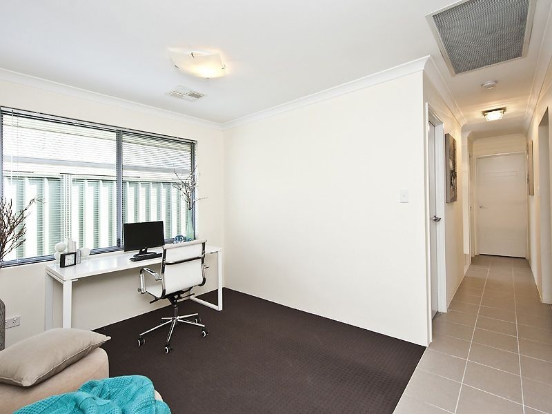 20 Belfry Way, Wattle Grove WA 6107