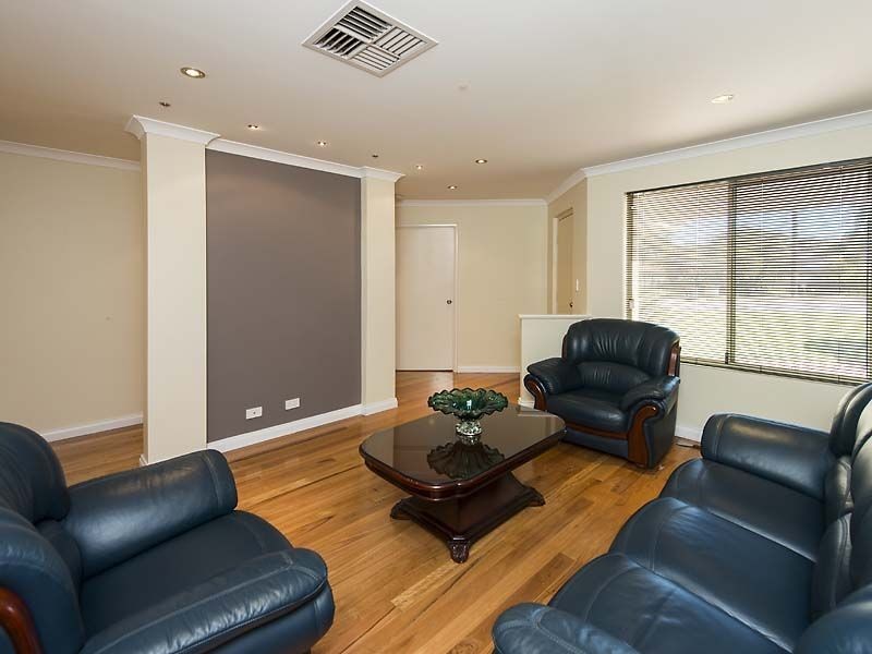 7 Range Court, High Wycombe WA 6057
