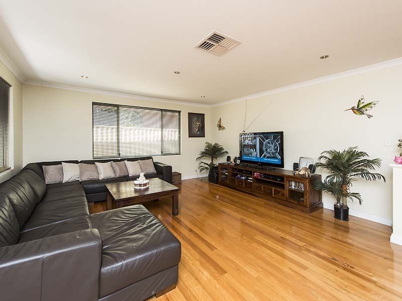7 Range Court, High Wycombe WA 6057