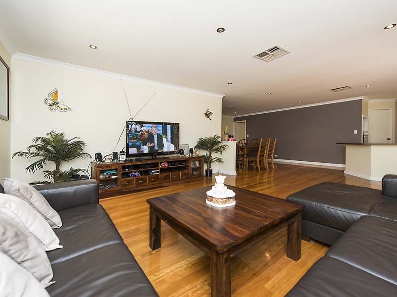 7 Range Court, High Wycombe WA 6057
