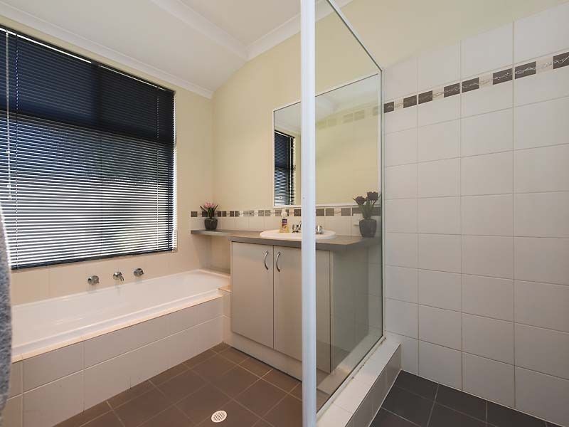 7 Range Court, High Wycombe WA 6057