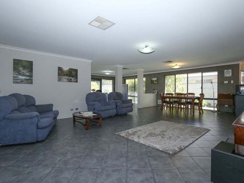55 Gillings Parade, Wattle Grove WA 6107