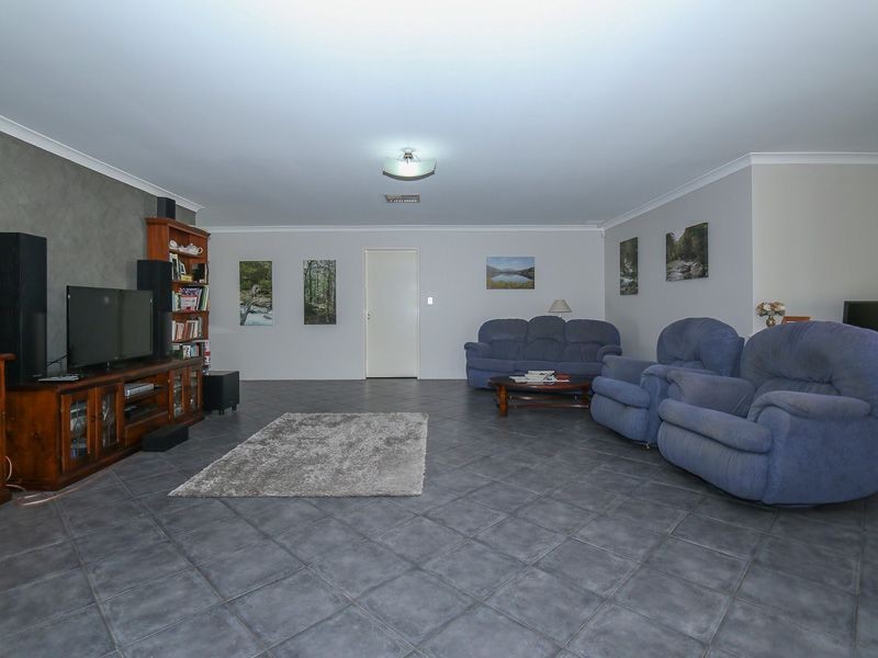55 Gillings Parade, Wattle Grove WA 6107