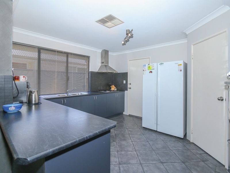 55 Gillings Parade, Wattle Grove WA 6107