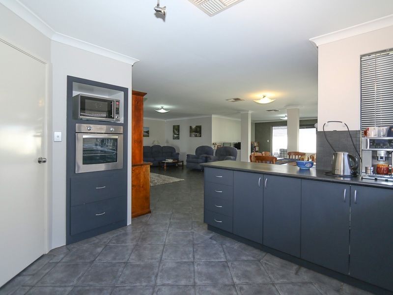 55 Gillings Parade, Wattle Grove WA 6107