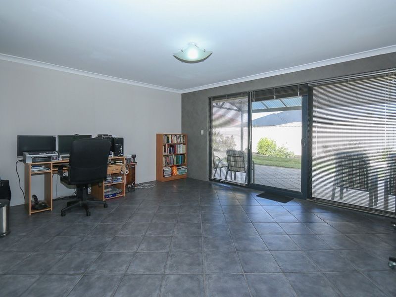 55 Gillings Parade, Wattle Grove WA 6107