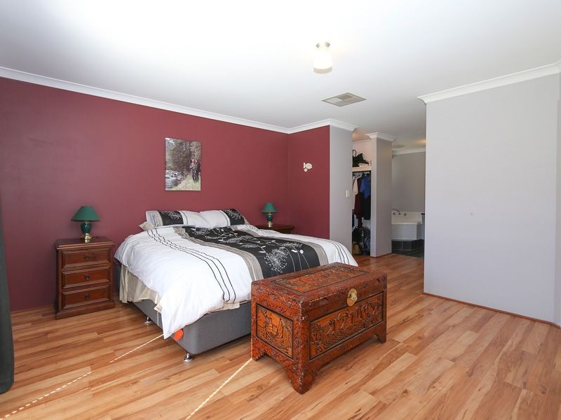 55 Gillings Parade, Wattle Grove WA 6107