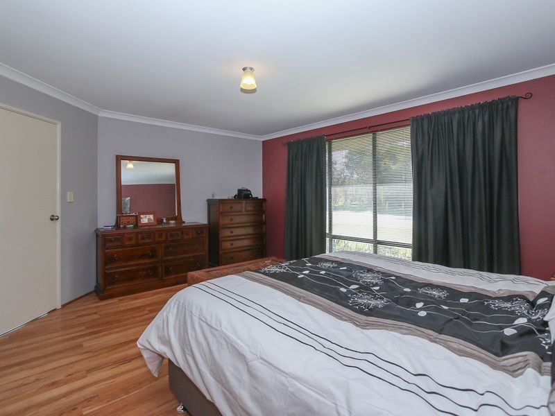 55 Gillings Parade, Wattle Grove WA 6107