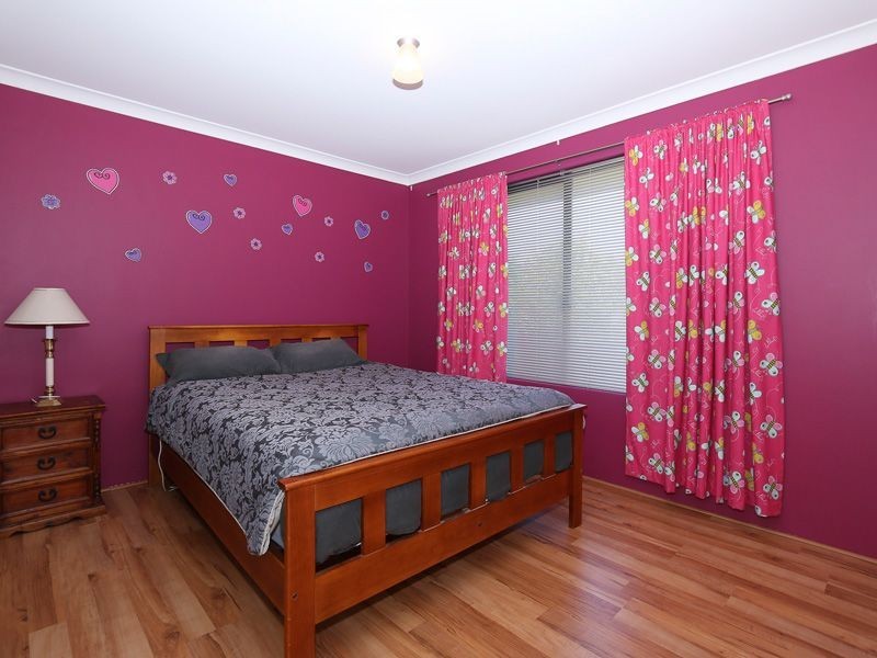 55 Gillings Parade, Wattle Grove WA 6107