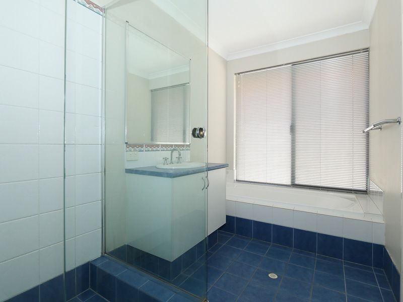 55 Gillings Parade, Wattle Grove WA 6107