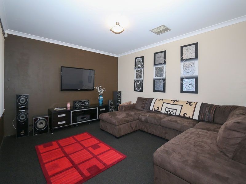 5 Banks Place, High Wycombe WA 6057