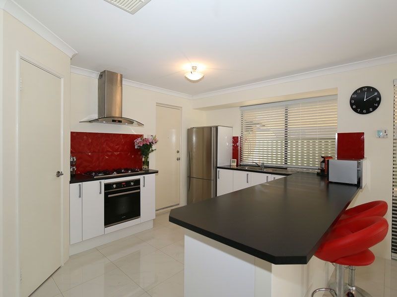 5 Banks Place, High Wycombe WA 6057