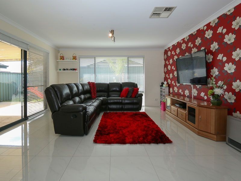 5 Banks Place, High Wycombe WA 6057