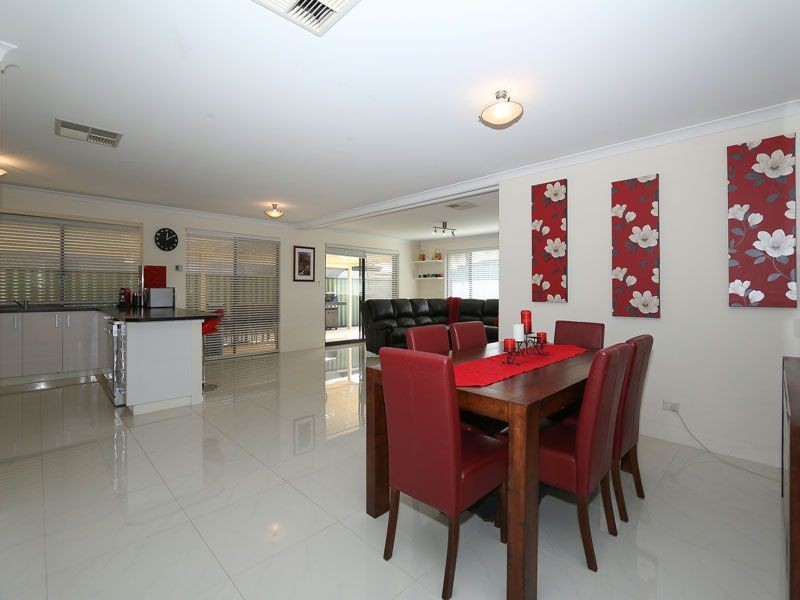 5 Banks Place, High Wycombe WA 6057