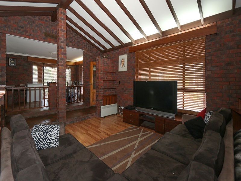 27 Canter Court, Orange Grove WA 6109