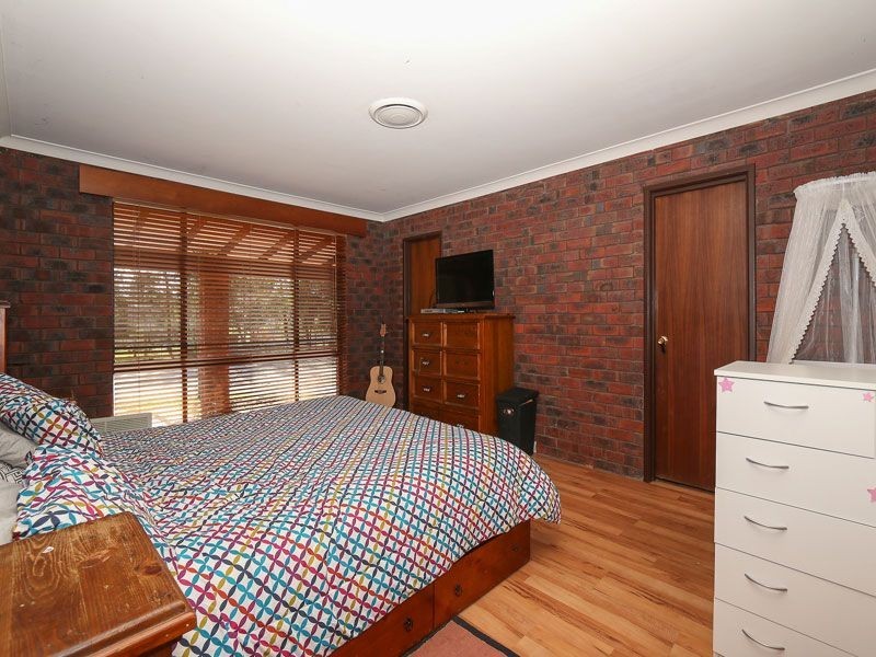 27 Canter Court, Orange Grove WA 6109