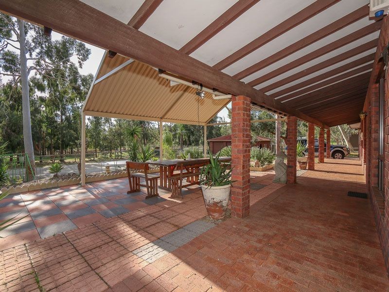 27 Canter Court, Orange Grove WA 6109