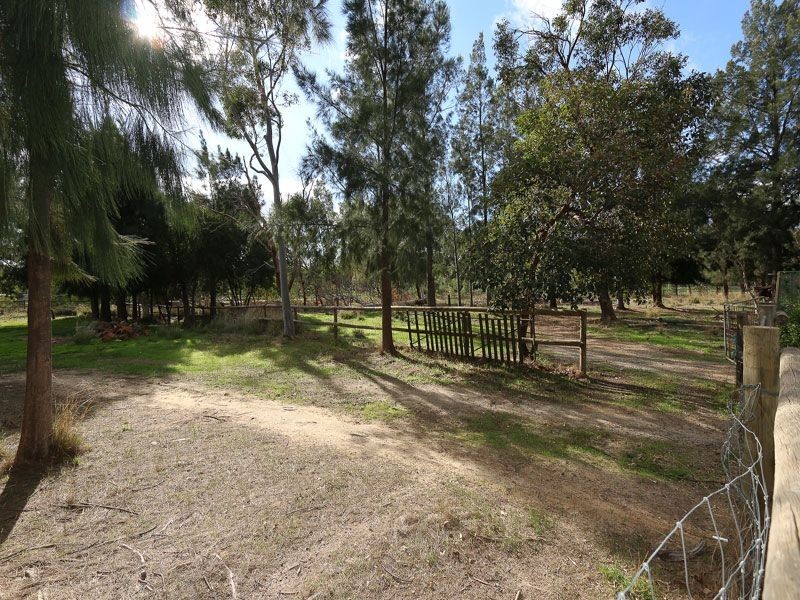 27 Canter Court, Orange Grove WA 6109