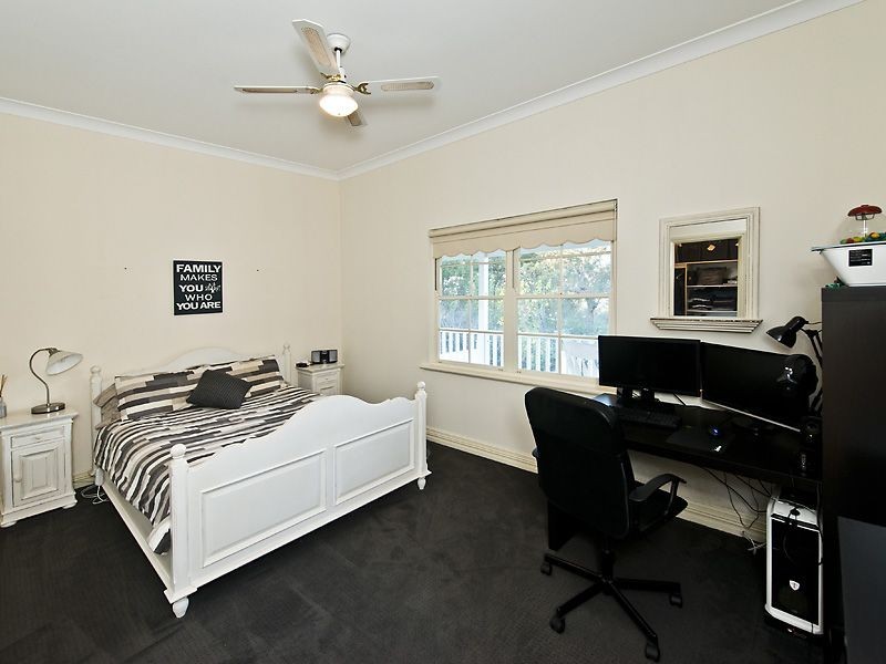 20 Hillview Street, Kalamunda WA 6076