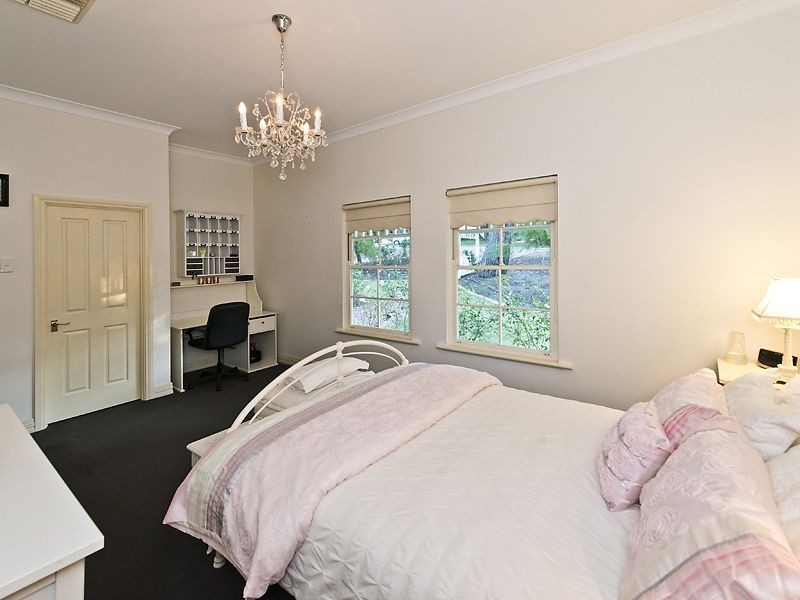 20 Hillview Street, Kalamunda WA 6076