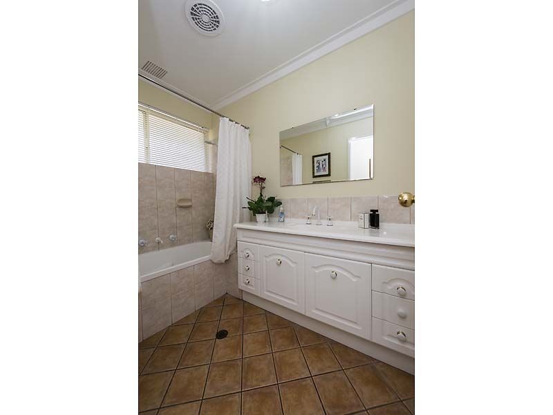 10 Priory Road, Maida Vale WA 6057