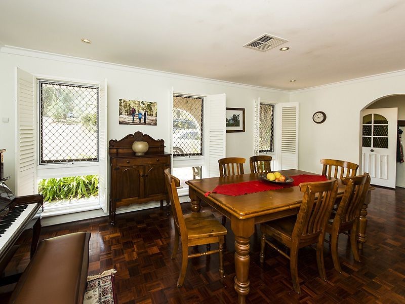 28 Albert Road, Lesmurdie WA 6076