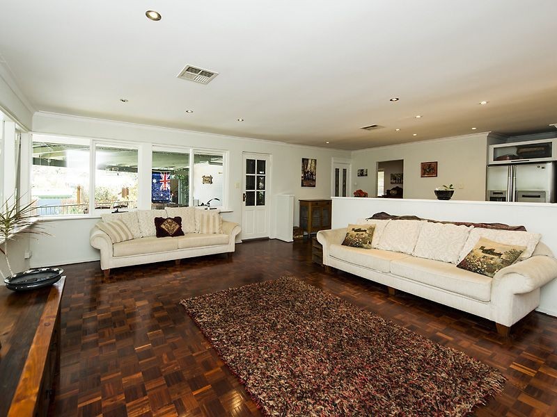 28 Albert Road, Lesmurdie WA 6076