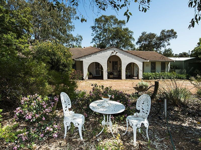 28 Albert Road, Lesmurdie WA 6076