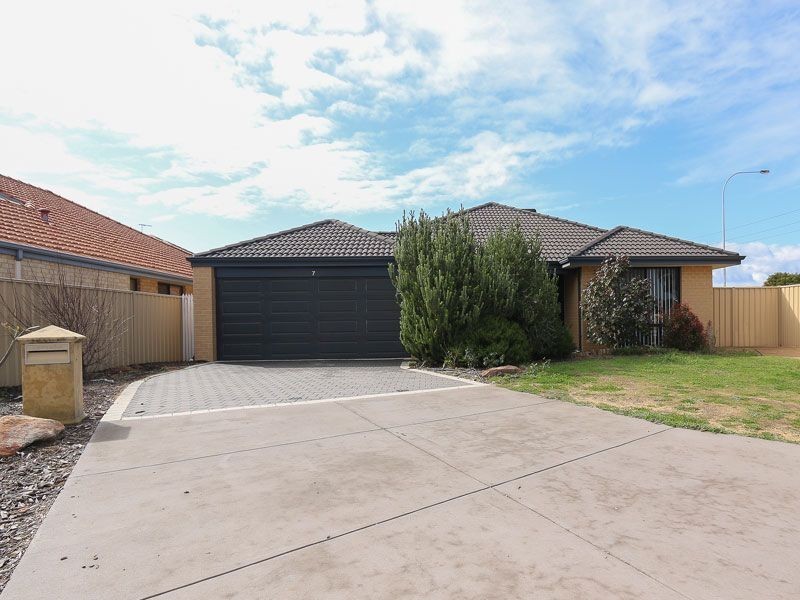 7 Jordan Place, Wattle Grove WA 6107